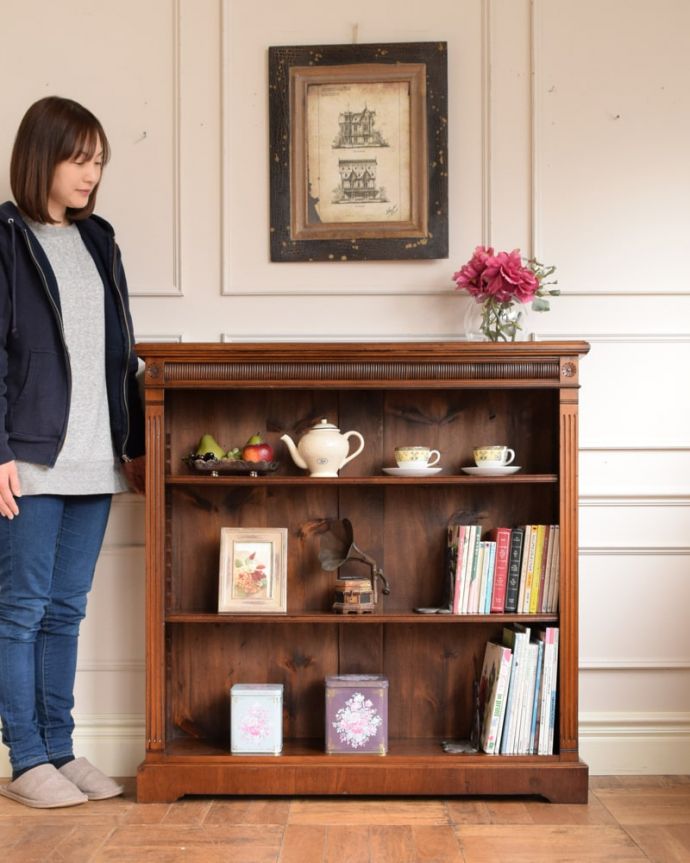 アンティークのオープンシェルフ、イギリスの高級感のあるオープン