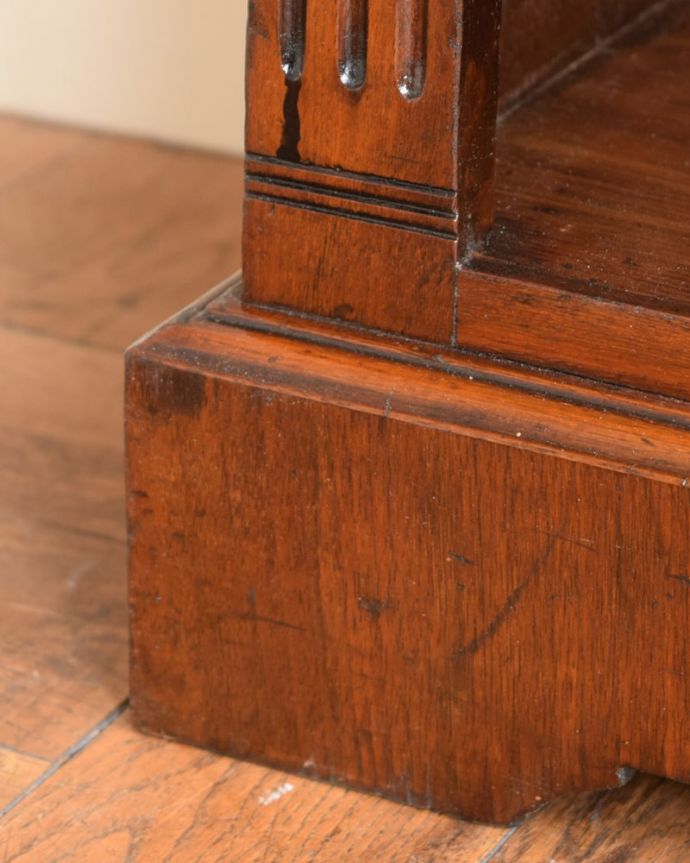 アンティークのオープンシェルフ、イギリスの高級感のあるオープン