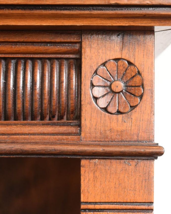 アンティークのオープンシェルフ、イギリスの高級感のあるオープン