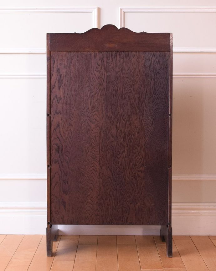 アンティークのキャビネット アンティーク家具 本を読むのが楽しくなる棚付きの英国アンティーク マガジンラック。後ろ姿も見てください。(q-2047-f)