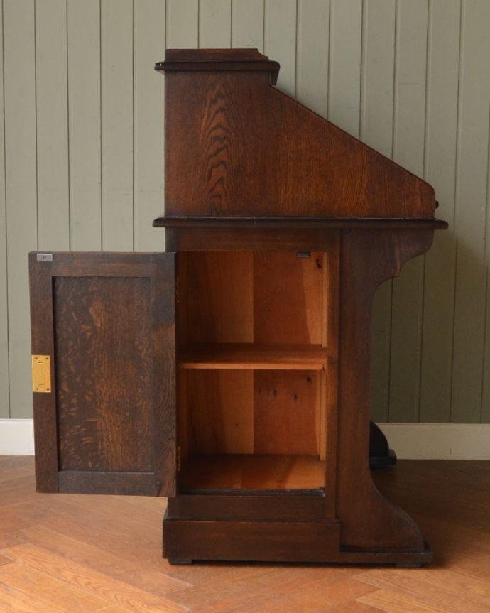 ビューロー　アンティーク家具　英国から届いためずらしいアンティーク家具、ロールアップ扉のライティングビューロー。。(q-2048-f)