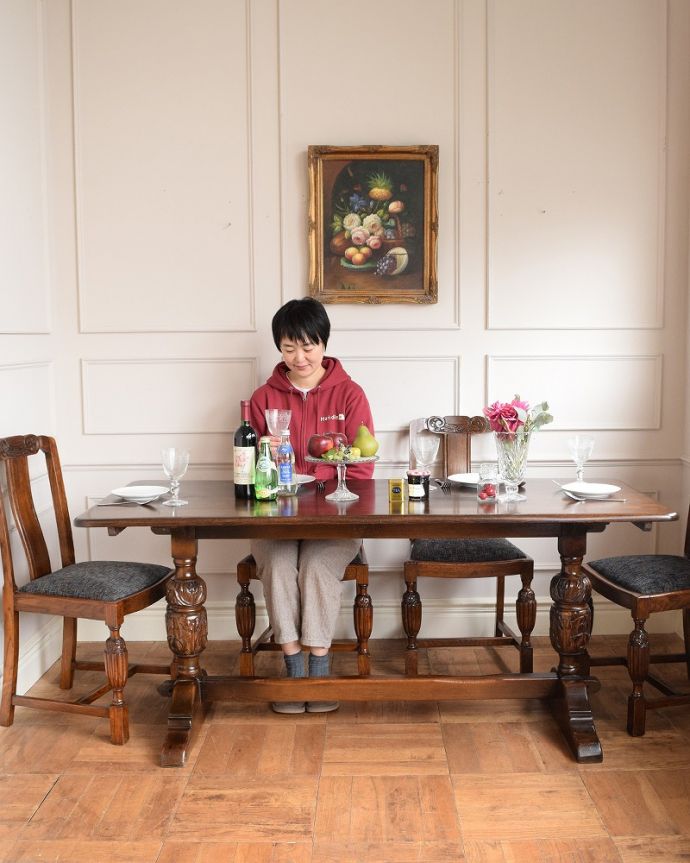 アンティークのテーブル　アンティーク家具　英国スタイルの重厚感あふれるアンティークのダイニングテーブル。英国スタイルのダイニングテーブル重厚な雰囲気のバルボスレッグのリフェクトリテーブル。(q-2050-f)