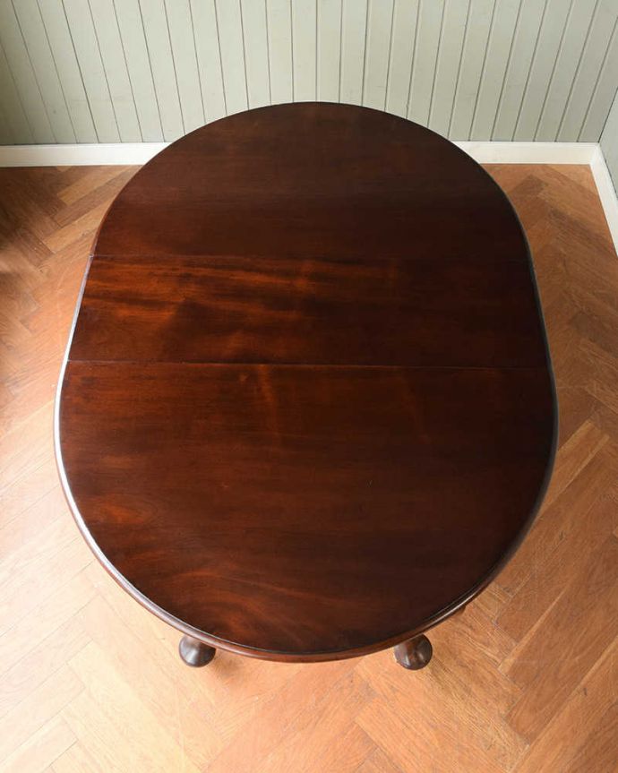 アンティークのテーブル アンティーク家具 1930年代の英国輸入のアンティーク家具、クイーンアンスタイルのエクステンションテーブル。天板もピカピカにお直ししました。(q-2051-f)