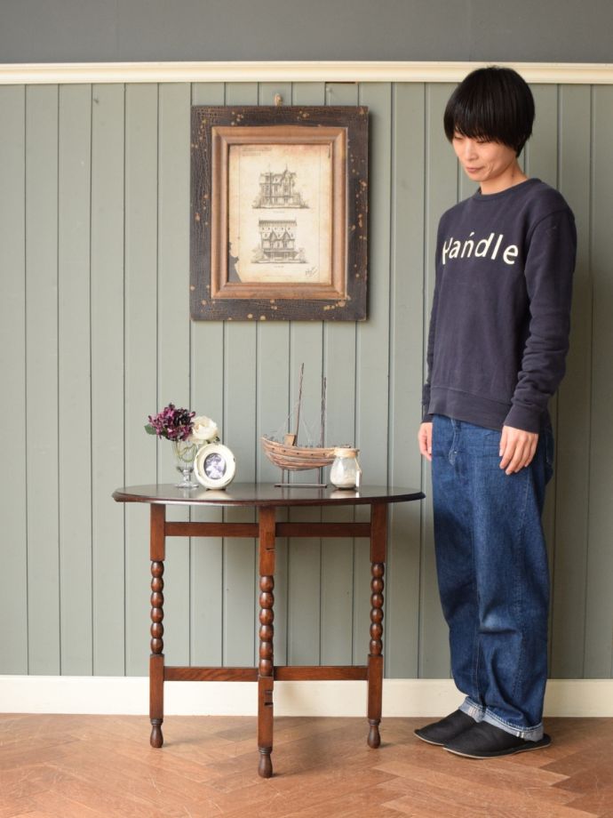 折り畳み式のホールディングテーブル