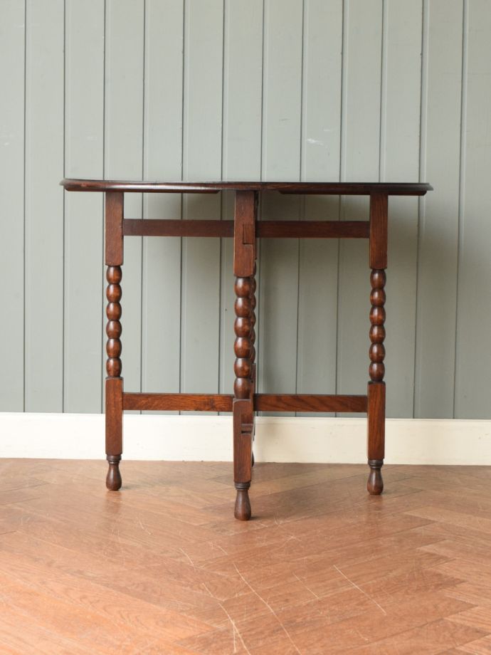 折り畳みテーブルの反対側