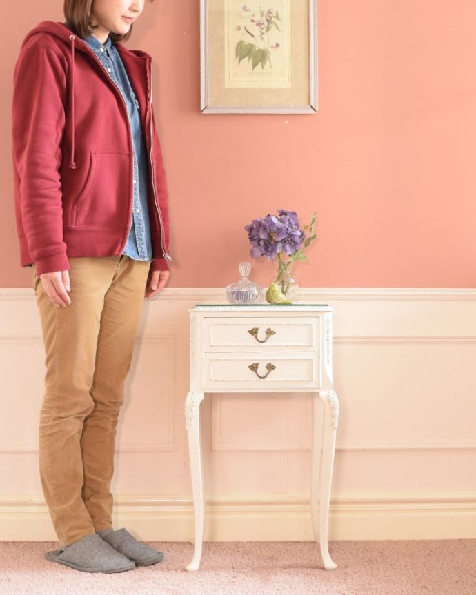 フランスのアンティークサイドチェスト