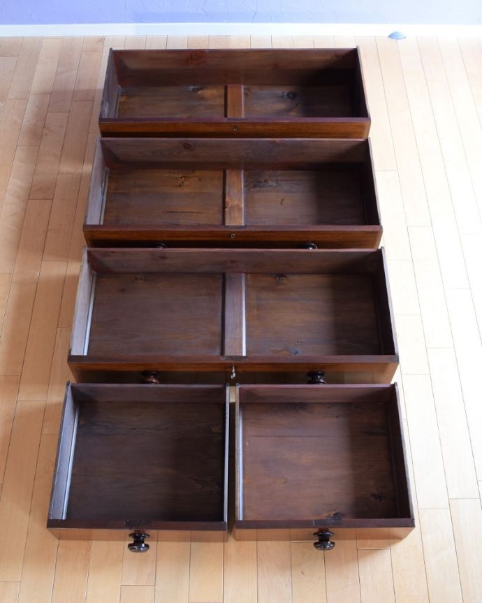 アンティークのチェスト アンティーク家具 イギリスで見つけたマホガニー材を使った、めずらしいアンティークのチェスト。何を入れても大丈夫。(q-2065-f)