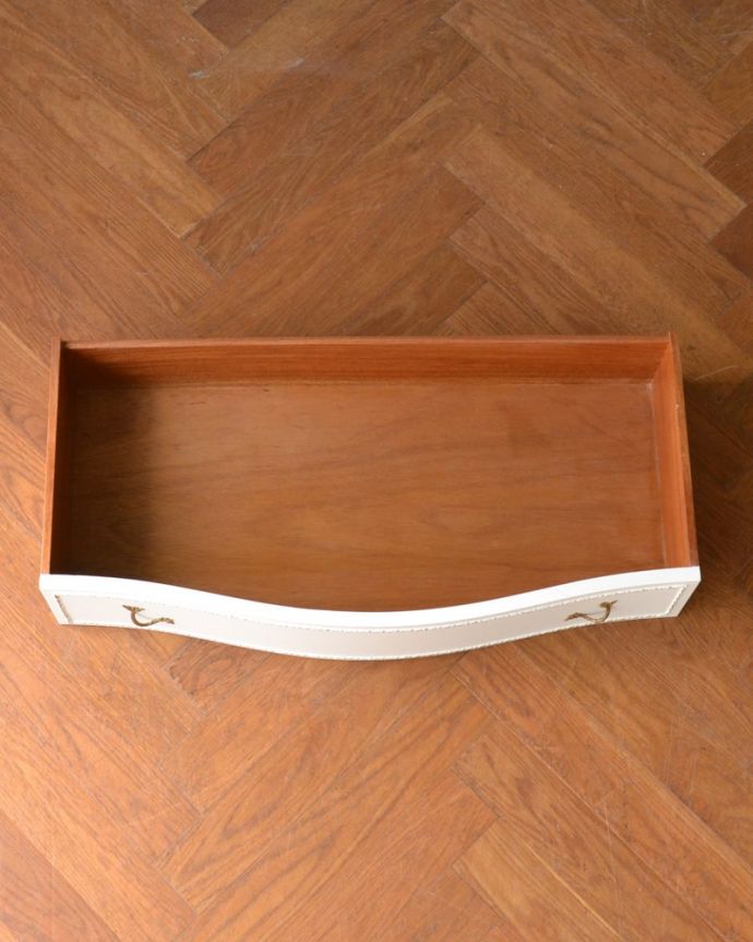 アンティークのドレッサー　アンティーク家具　アンティークのミラー、引き出しも付いた大きなスタンドミラー。引き出しの中もキレイに修復しました職人がキレイにお直ししたので、引き出しの中もキレイです。(q-2072-f)