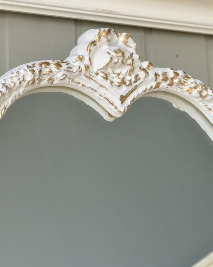 アンティークのドレッサー　アンティーク家具　アンティークのミラー、引き出しも付いた大きなスタンドミラー。一瞬でお姫様気分にしてくれますトップの女性らしいお花が身支度する時間を特別なものにしてくれます。(q-2072-f)