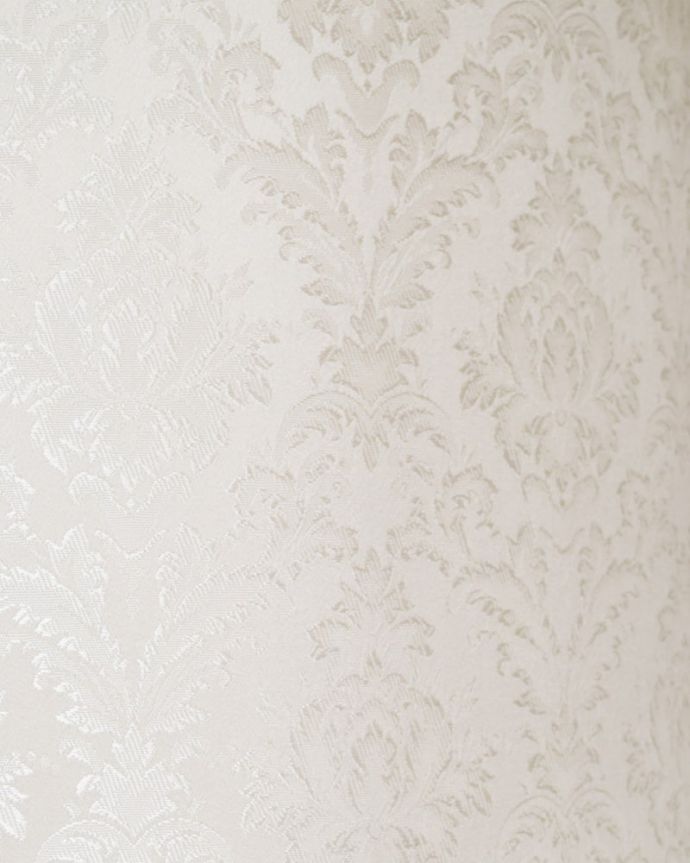 アンティークのキャビネット　アンティーク家具　英国で見つけたウォールナット材のアンティーク家具、美しいガラスのキャビネット。新しく貼り替えましたキャビネットに似合う生地を選んで張り替えた背板。(q-2078-f)