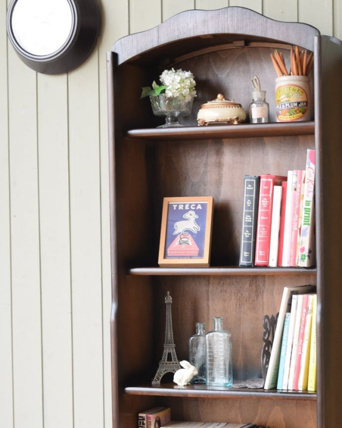 アンティークのキャビネット アンティーク家具 たっぷり収納できる英国スタイルのブックシェルフ、オシャレなアンティーク家具。たっぷり収納できるだけじゃないんです。(q-2090-f)