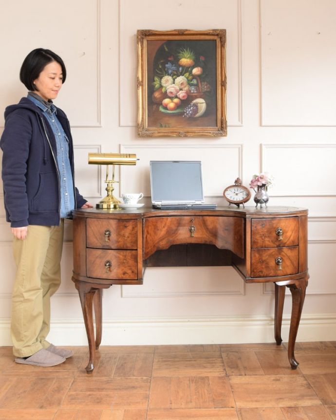 英国アンティークのデスク