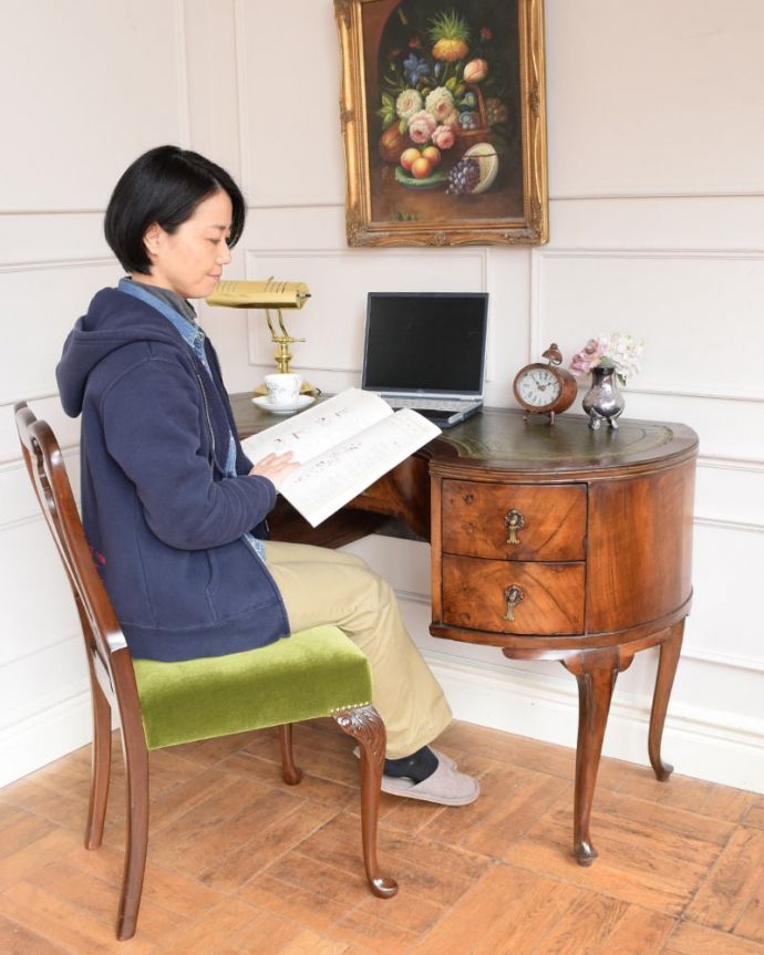 書斎机で楽しむ贅沢な時間