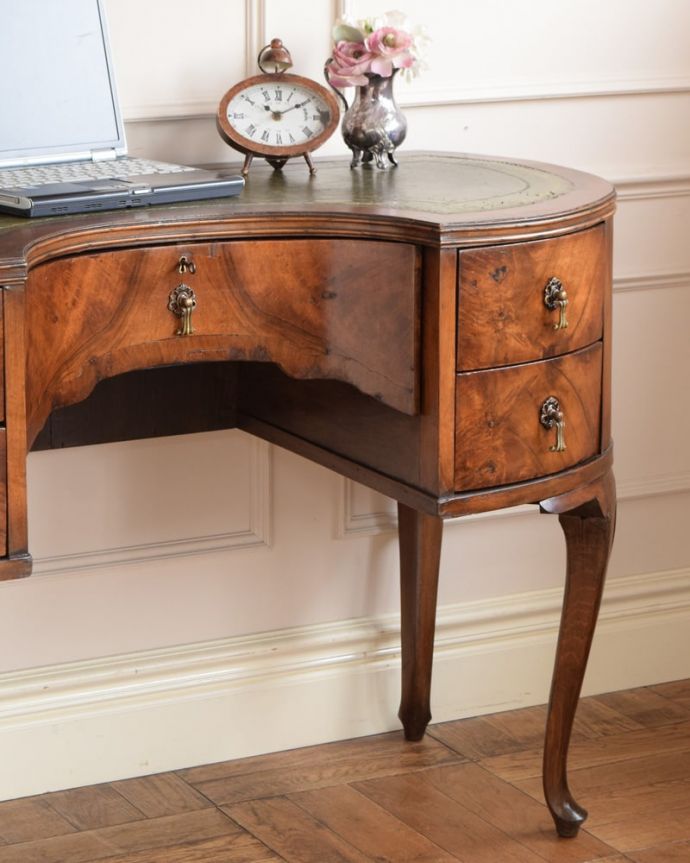 アンティークデスクの美しい木目