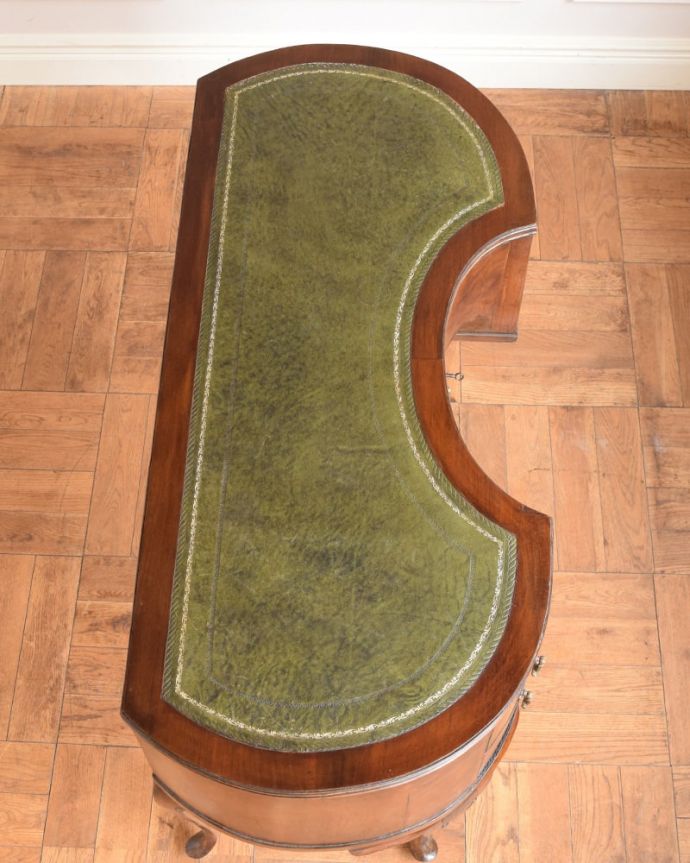 書斎机の美しい天板