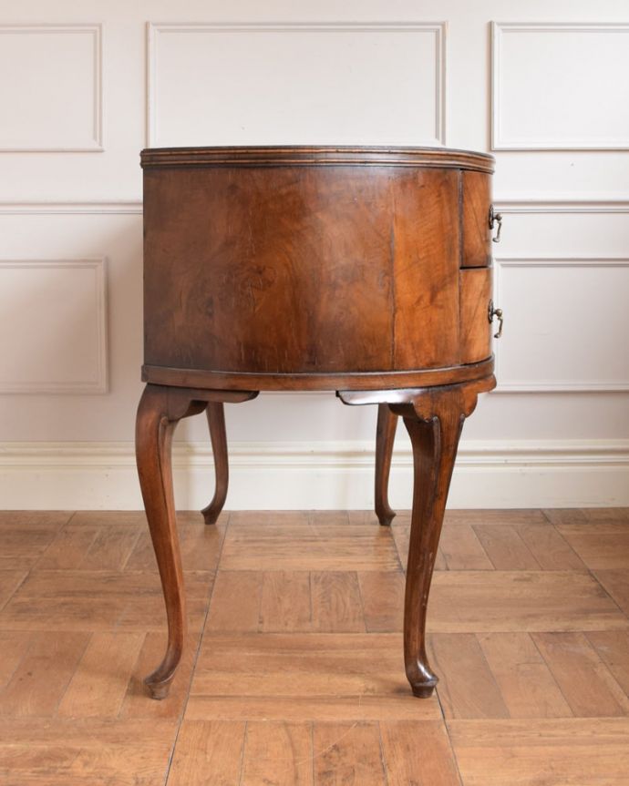 書斎デスクの側面