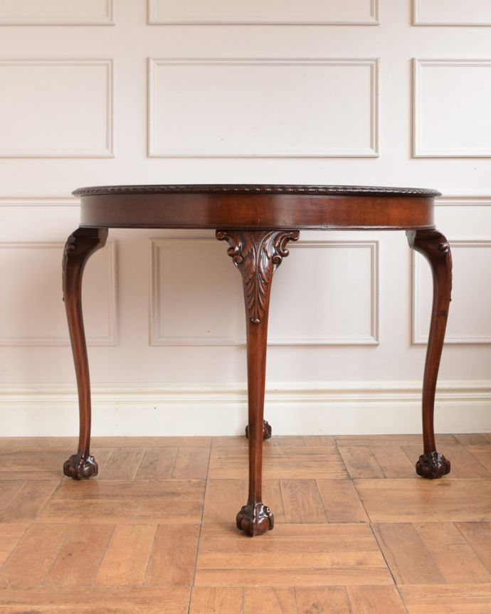 アンティークのテーブル アンティーク家具 かなりめずらしい丸い形のアンティークテーブル、クロウ&ボウルのダイニングテーブル。クルッと回転。(q-2100-f)