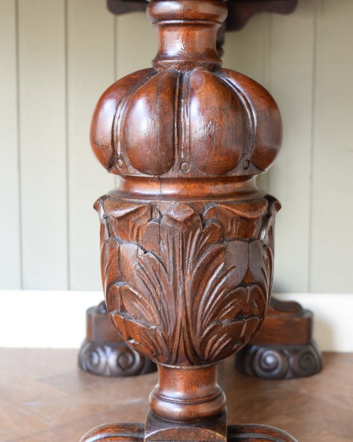 アンティークのテーブル　アンティーク家具　英国アンティーク家具、重厚なバルボスレッグが美しいアンティークゲートレッグテーブル。うっとりする美しさアンティークだから手に入る美しい彫。(q-2101-f)