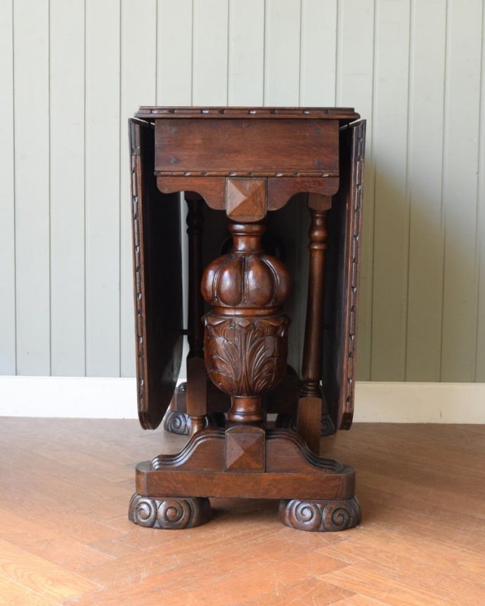 アンティークのテーブル　アンティーク家具　英国アンティーク家具、重厚なバルボスレッグが美しいアンティークゲートレッグテーブル。意外にコンパクト昔、使わないとき壁にピタッと付けて収納出来るように作られたテーブル。(q-2101-f)