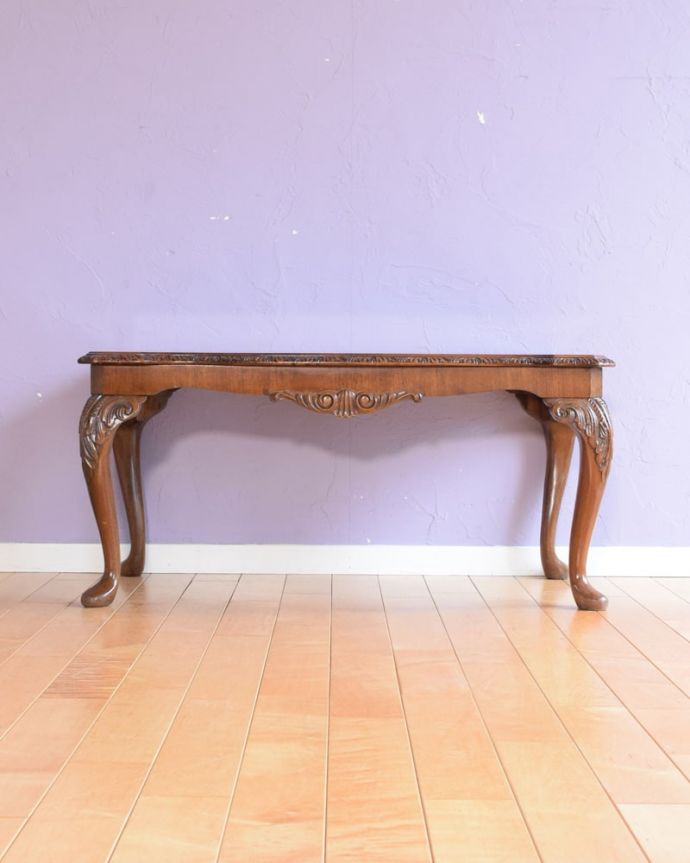 アンティークのテーブル　アンティーク家具　美しい木目のアンティーク家具、ガラストップの優雅なコーヒーテーブル。クルッと回転。(q-2102-f)