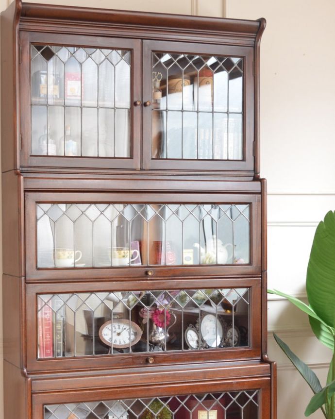 アンティーク家具らしさが漂う本棚