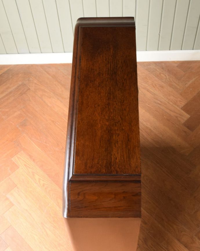 アンティークキャビネットの天板