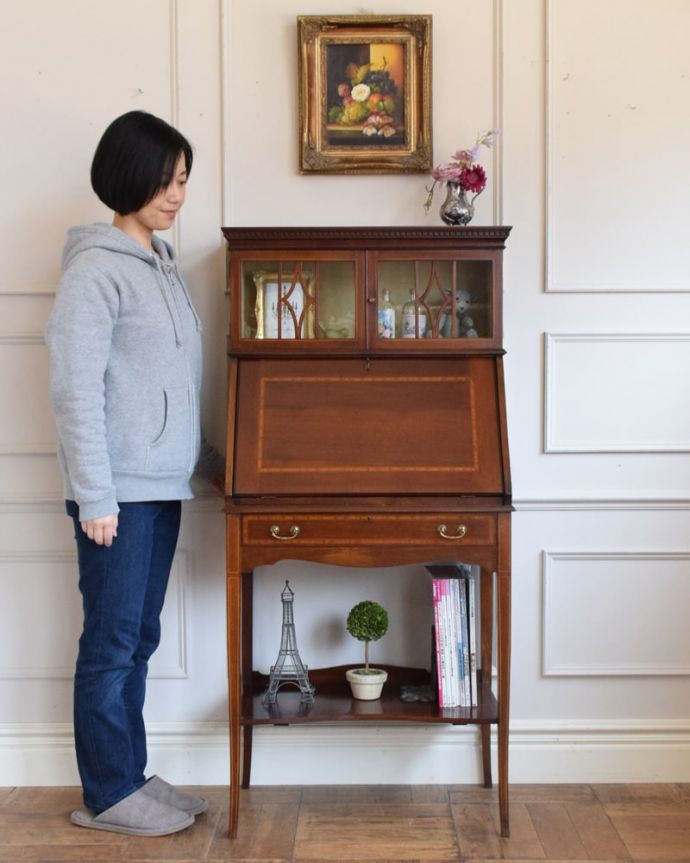 ビューロー　アンティーク家具　英国のアンティーク書斎机、飾り棚とデスクが付いた気品溢れるビューローブックケース。1つで3役こなしちゃう贅沢な家具見た目はガラスキャビネットなのに、デスクとチェストの機能も備えたビューローブックケース。(q-2117-f)