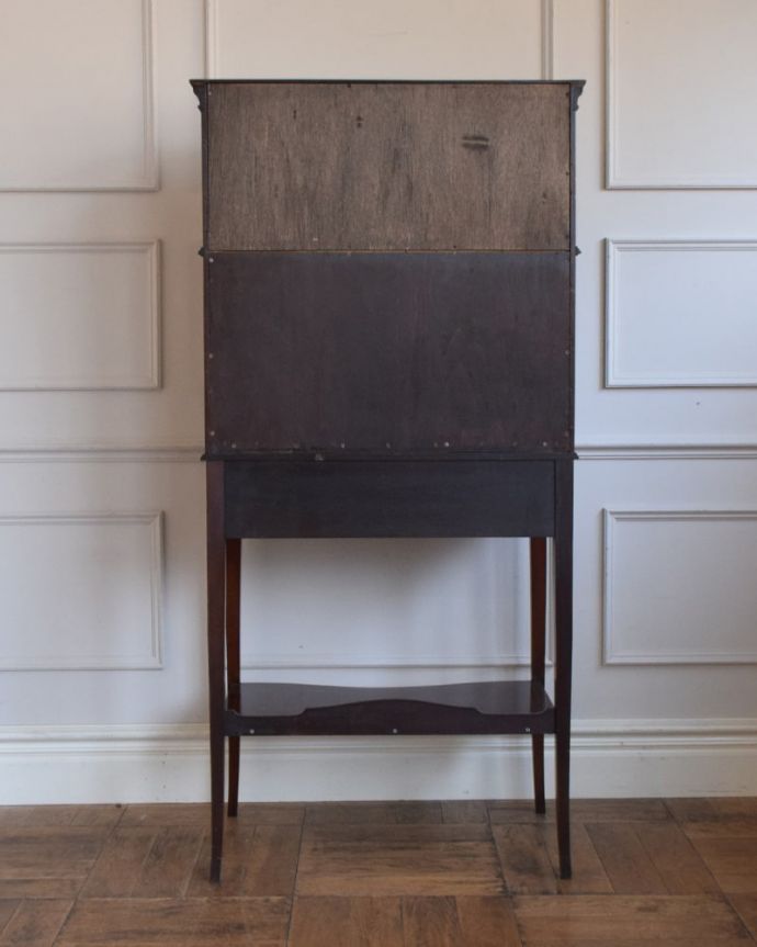 ビューロー　アンティーク家具　英国のアンティーク書斎机、飾り棚とデスクが付いた気品溢れるビューローブックケース。後ろ姿までキレイです。(q-2117-f)