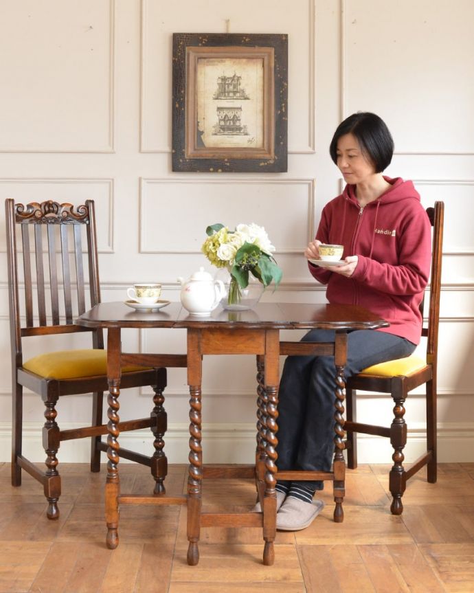 アンティークのテーブル　アンティーク家具　伸張式のアンティーク英国家具、天板の縁どりも美しいゲートレッグテーブル。使い方に合わせて3通りで使えるアンティークの定番アンティーク家具の定番テーブルと言えばゲートレッグテーブル。(q-2120-f)