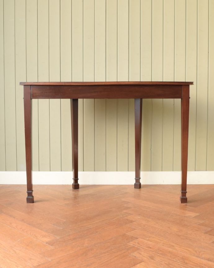 コンソールテーブルの後ろ姿