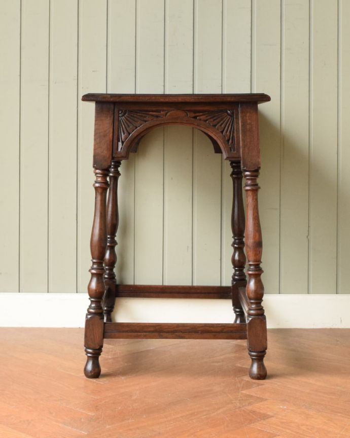 どこから見てもキレイなサイドテーブル