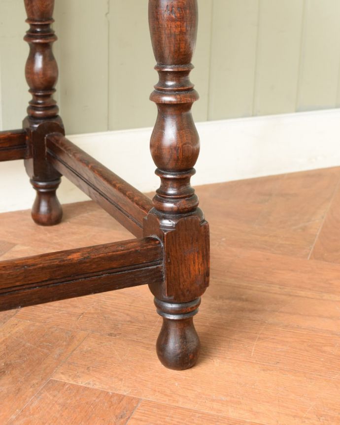 アンティークテーブルの脚