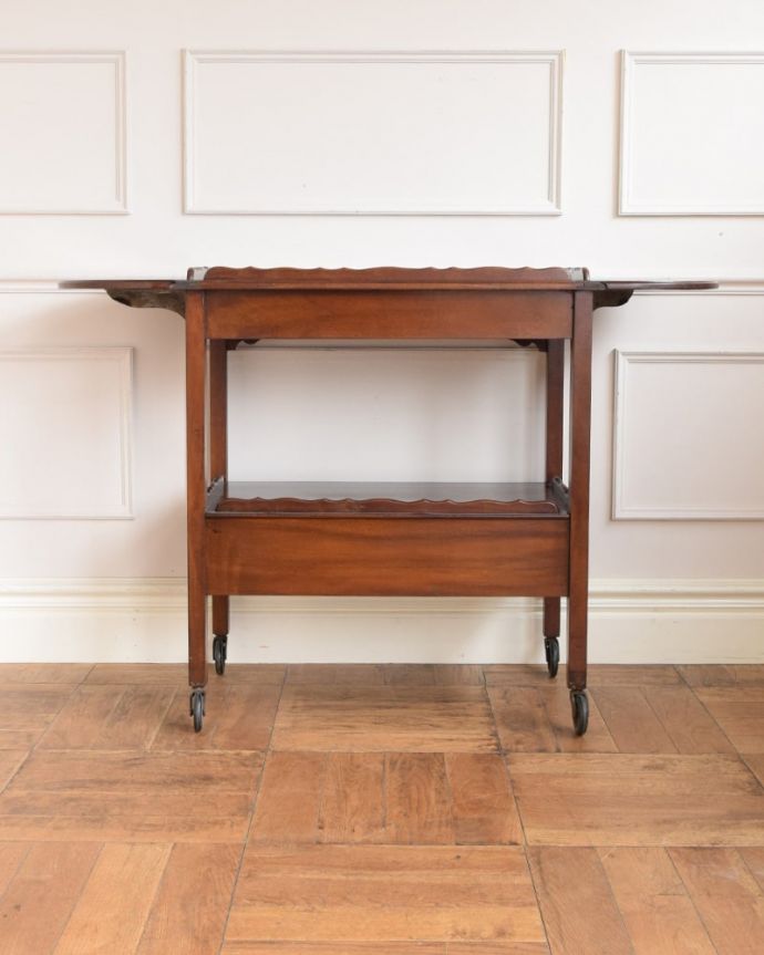 アンティークのワゴン・トローリー アンティーク家具 アンティークワゴン、サイズを変えて便利に使える家具(トロリー)(引き出し付き) 。両方開くとリーフを両方開くと、大きなサイズに。(q-2126-f)