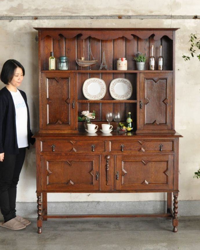 アンティークのオープンシェルフキャビネット