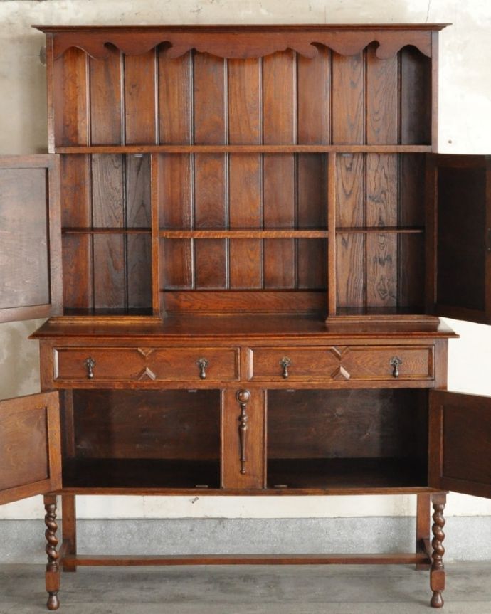 アンティークキャビネットの扉の中