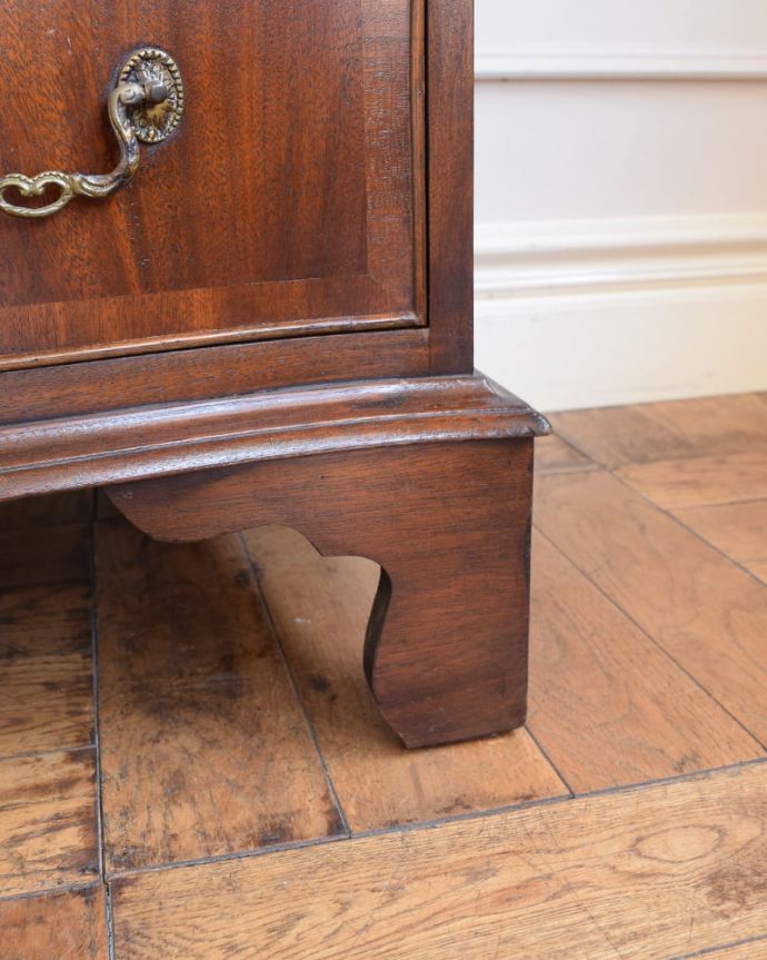 アンティークのチェスト　アンティーク家具　英国のアンティークチェスト、マホガニー材のチェスト・オン・チェスト。女性1人でラクラク運べちゃう仕掛けHandleのアンティークは、脚の裏にフェルトキーパーをお付けしています。(q-2129-f)