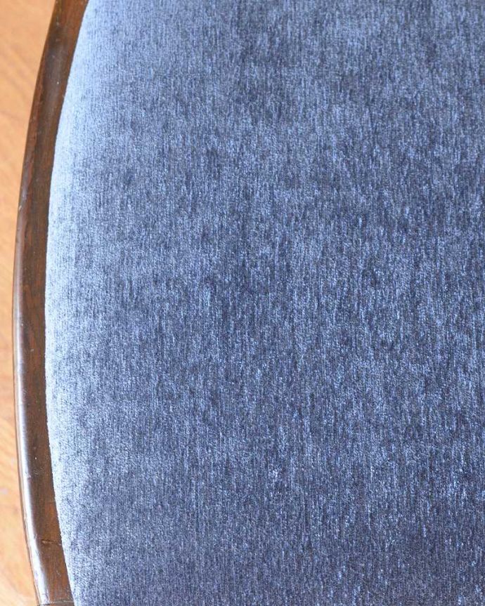 ダイニングチェア　アンティーク チェア　英国のオークチェア、高級感のあるバルボスレッグのアンティークチェア。座面は全て新しい生地で張替えたので、キレイです。(q-213-c)