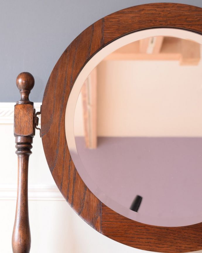 アンティークのドレッサー　アンティーク家具　英国のドレッサー、丸い鏡が付いたコンパクトサイズのアンティークのドレッシングチェスト。新しいミラーでお届けしますこちらは新しいミラーに交換しました。(q-2130-f)