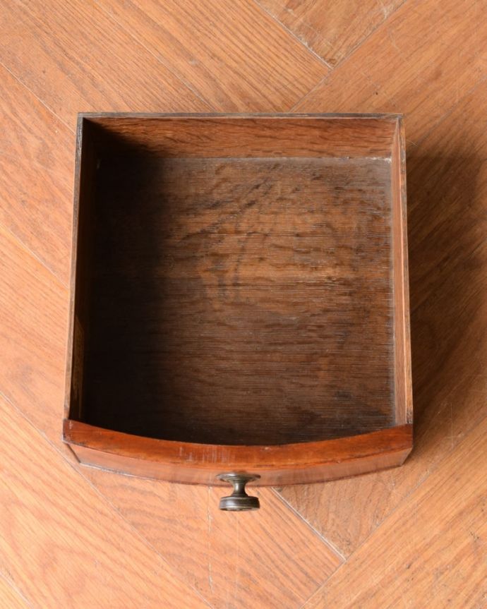 アンティークのチェスト　アンティーク家具　コーナーに置けるアンティーク家具、大理石天板のウォッシュスタンド。引き出しの中もキレイです！何を入れても大丈夫！修復する時、職人がキレイに仕上げました。(q-2134-f)