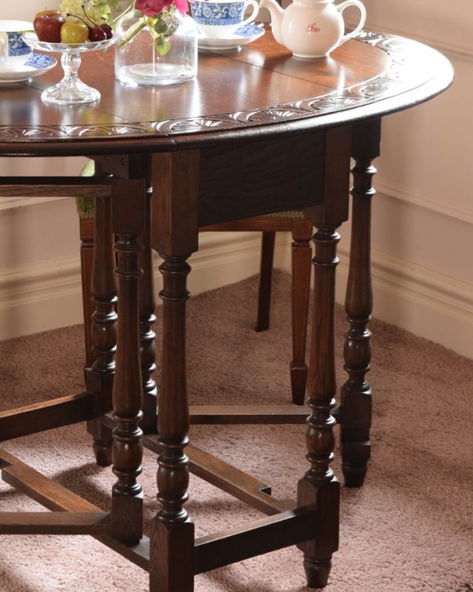 アンティークのテーブル　アンティーク家具　イギリスで見つけた伸長式のテーブル、アンティークのゲートレッグテーブル。自慢はやっぱりゲート（門）のような脚まるでゲート（門）が開くような脚の形から名前が付けられたゲートレッグテーブル。(q-2136-f)