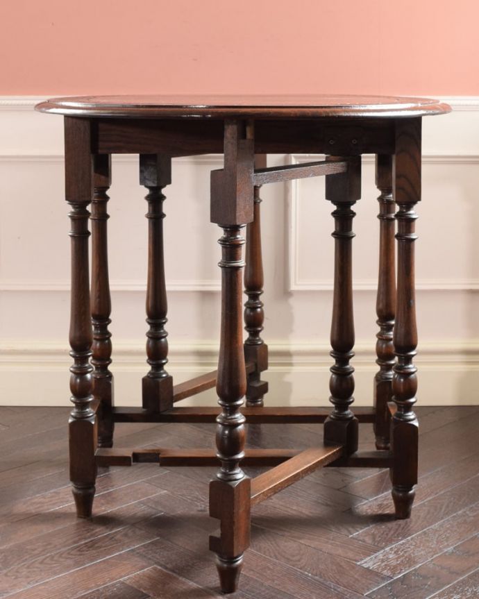 アンティークのテーブル　アンティーク家具　イギリスで見つけた伸長式のテーブル、アンティークのゲートレッグテーブル。クルッと回転。(q-2136-f)