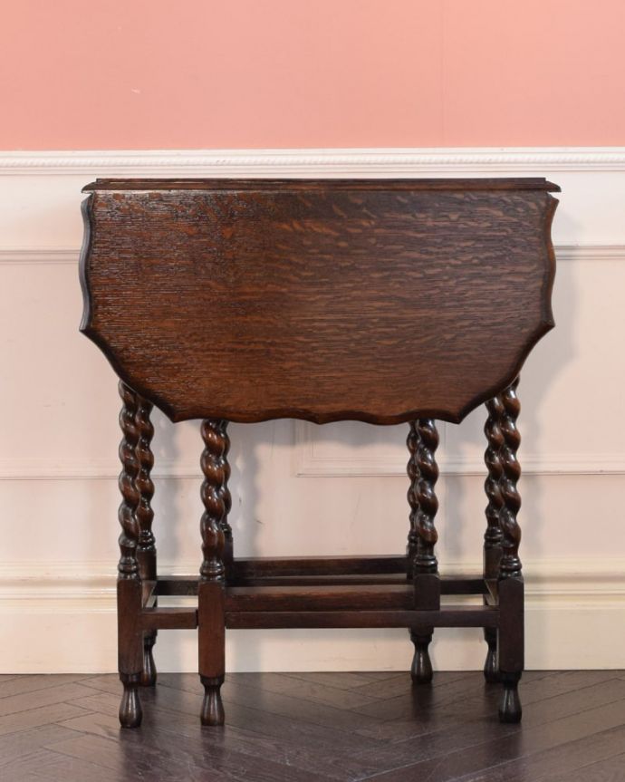 アンティークのテーブル　アンティーク家具　アンティークのゲートレッグテーブル、英国らしいツイスト脚の家具。クルッと回転。(q-2137-f)