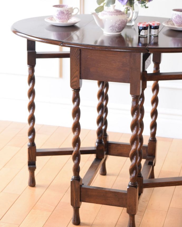 伸長式のおしゃれなアンティークテーブル