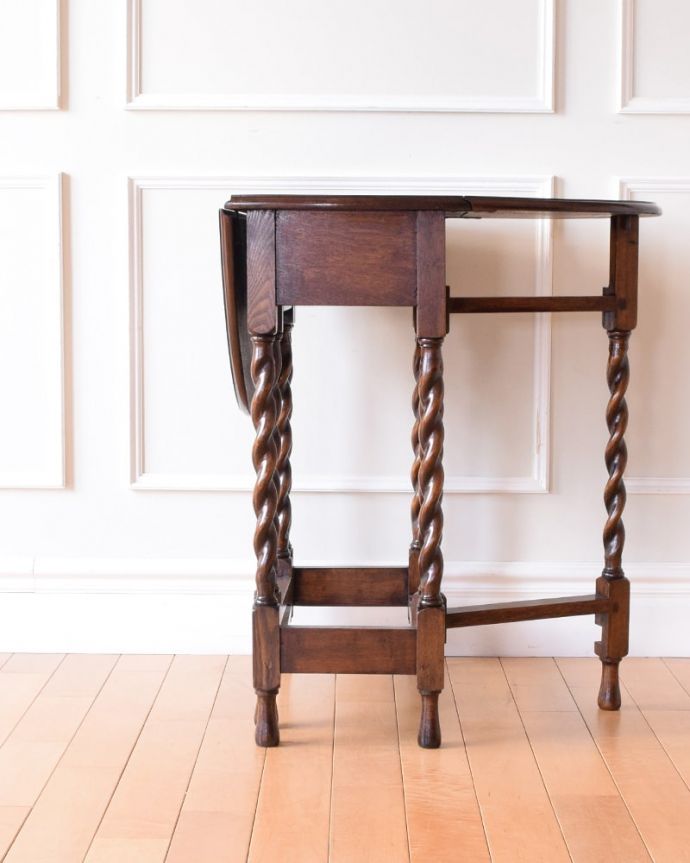 片足を開いた折り畳みテーブル