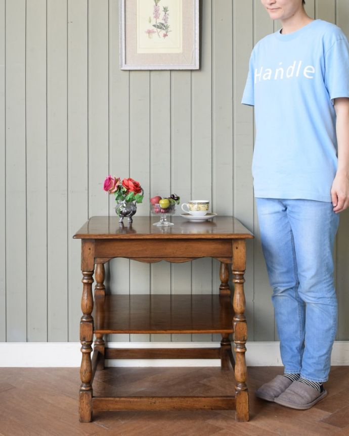 アンティークのテーブル アンティーク家具 サイドテーブル。便利に使えるコンパクトサイズのテーブル「オケージョナル」とは「便利に使える」と言う意味。(q-2139-f)