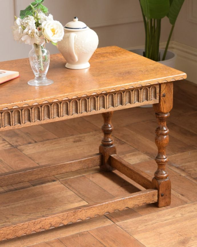 英国のアンティーク家具らしいデザイン