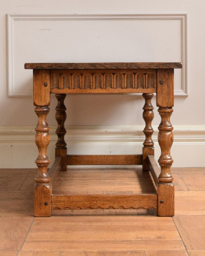 コーヒーテーブルの側面