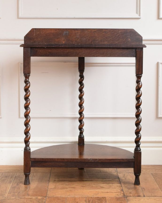 アンティークのテーブル　アンティーク家具　コンソールテーブル。しっかり修復しましたアンティークは新品ではないので、もちろん経年変化によるキズはありますが、Handleでは専門の職人がしっかり修復したものだけをお送りしているので後ろ姿もキレイです。(q-2144-f)