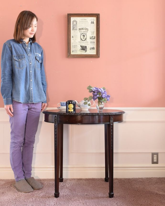 アンティークのオケージョナルテーブル