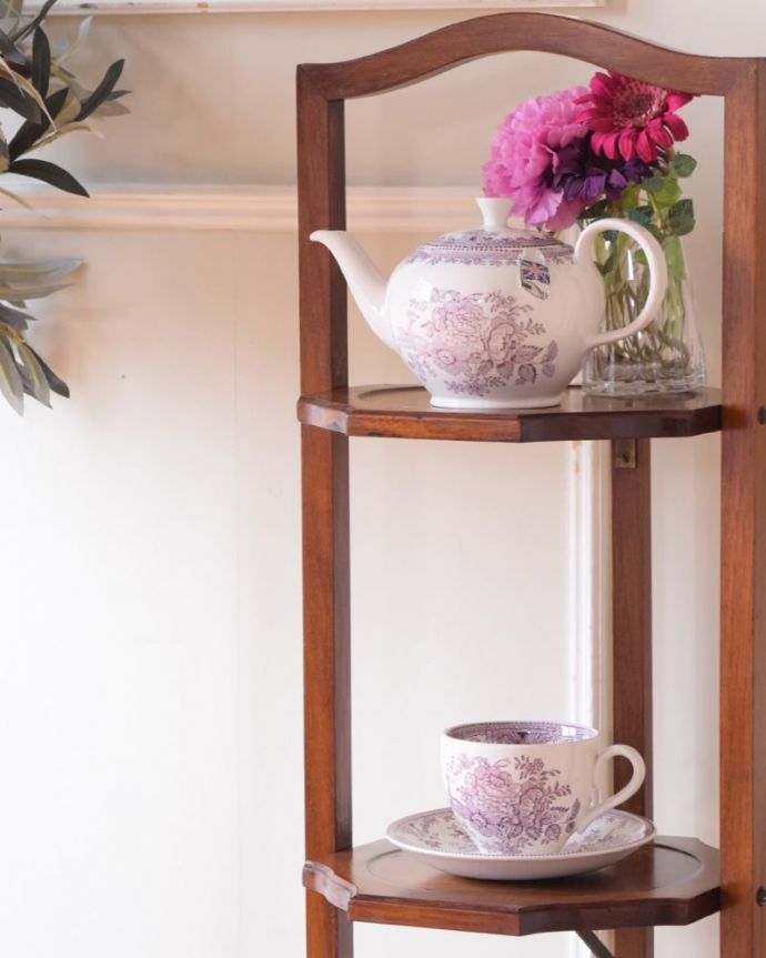 英国のアンティーク家具らしいデザイン